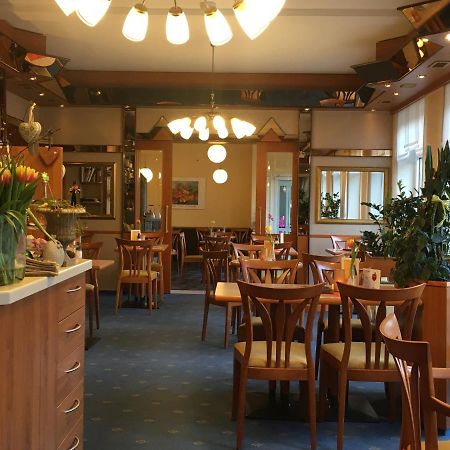 Cafe Feldmann & Pension Бад-Зоден-Аллендорф Екстер'єр фото