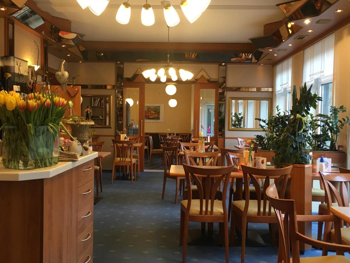 Cafe Feldmann & Pension Бад-Зоден-Аллендорф Екстер'єр фото